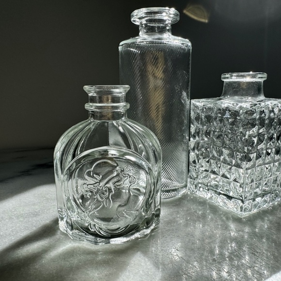 Gorgeous Set 3 Vintage Style Boho Clear Glass Bud Vases Cameo Decor Cut Embossed - Picture 10 of 11